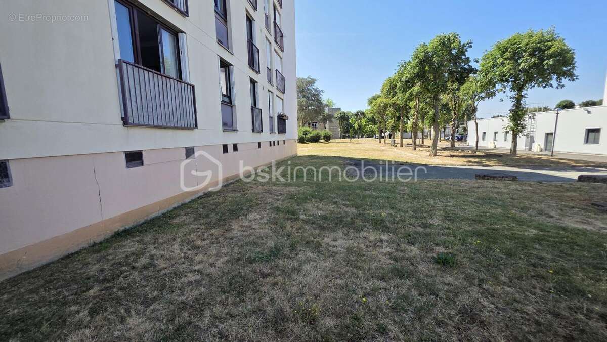 Appartement F3 - 67 m2 - 2 chambres - cave et parking - photo 7