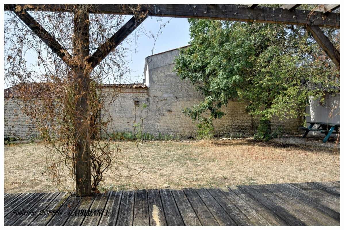 Maison à vendre 5 pièces  (17) Plain pied, trois chambres, terrain clos, panneaux photovoltaïques, Abris de jardin et abris à vé - photo 18
