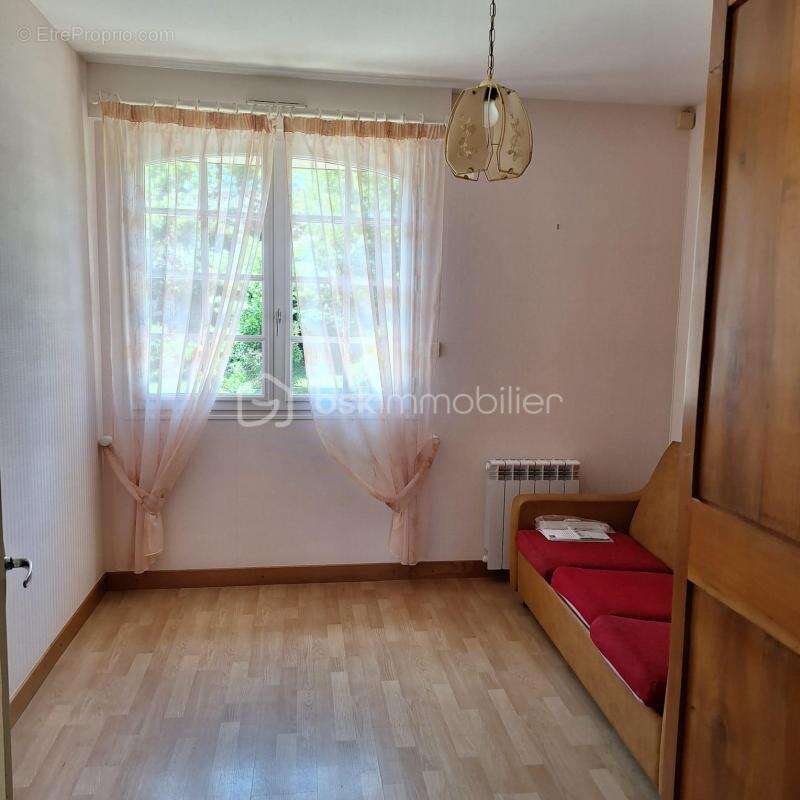 Maison à SAINT-GEORGES-BUTTAVENT