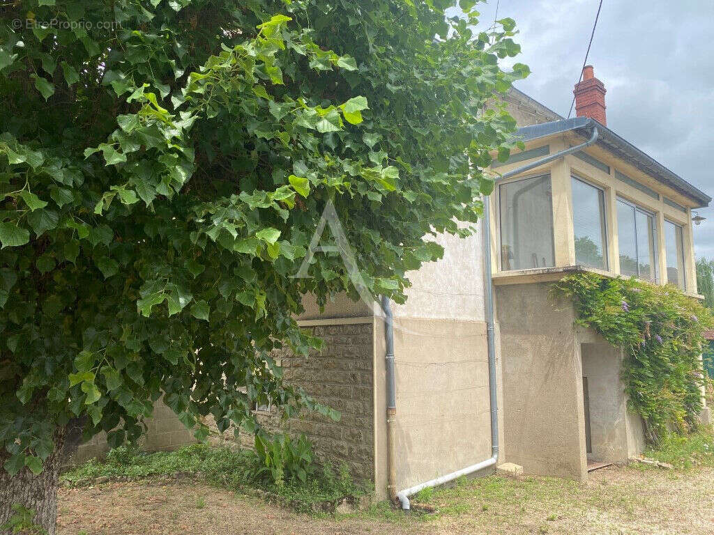 EN VENTE -  FOURCHAMBAULT  - Maison 3 chambres et bureaux terrain - photo 2