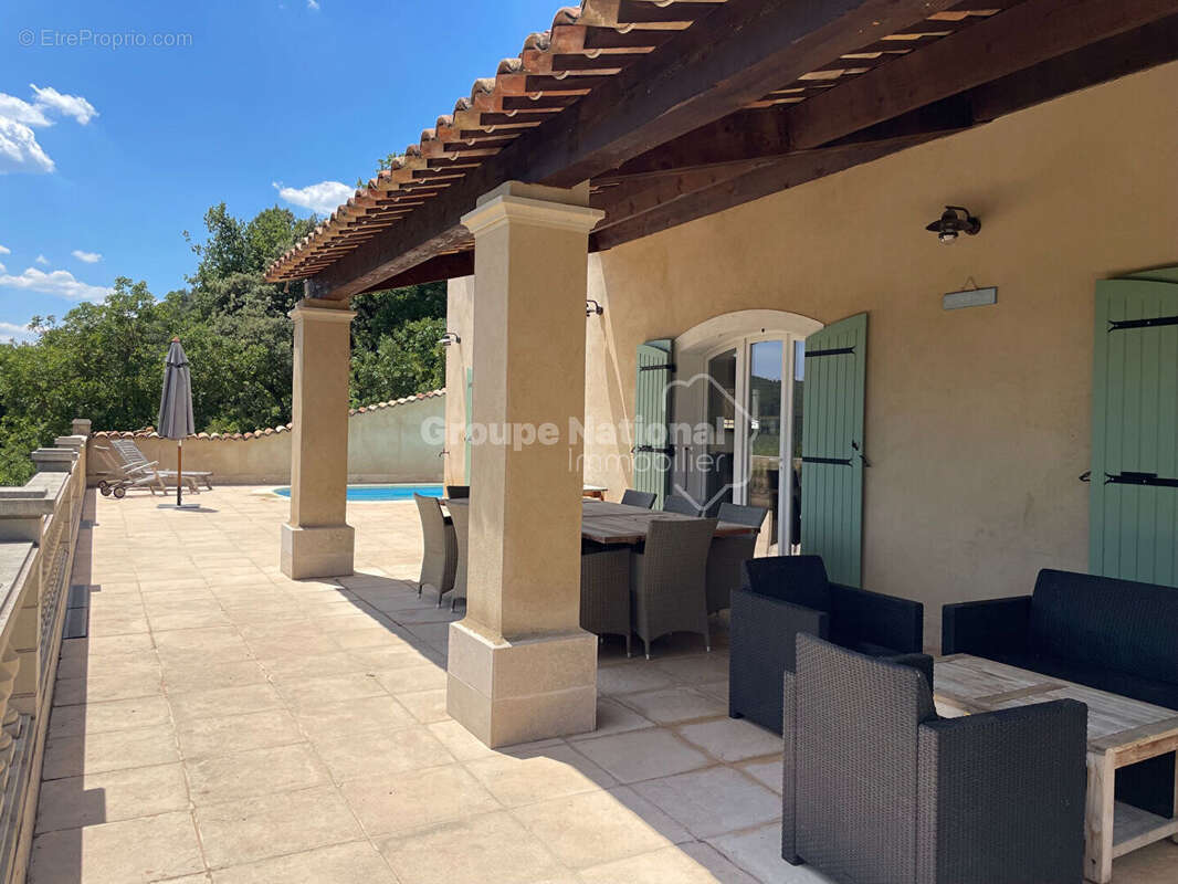 Allemagne En Provence T6 -163 m2 piscine garages 2159m² de terrain - photo 4