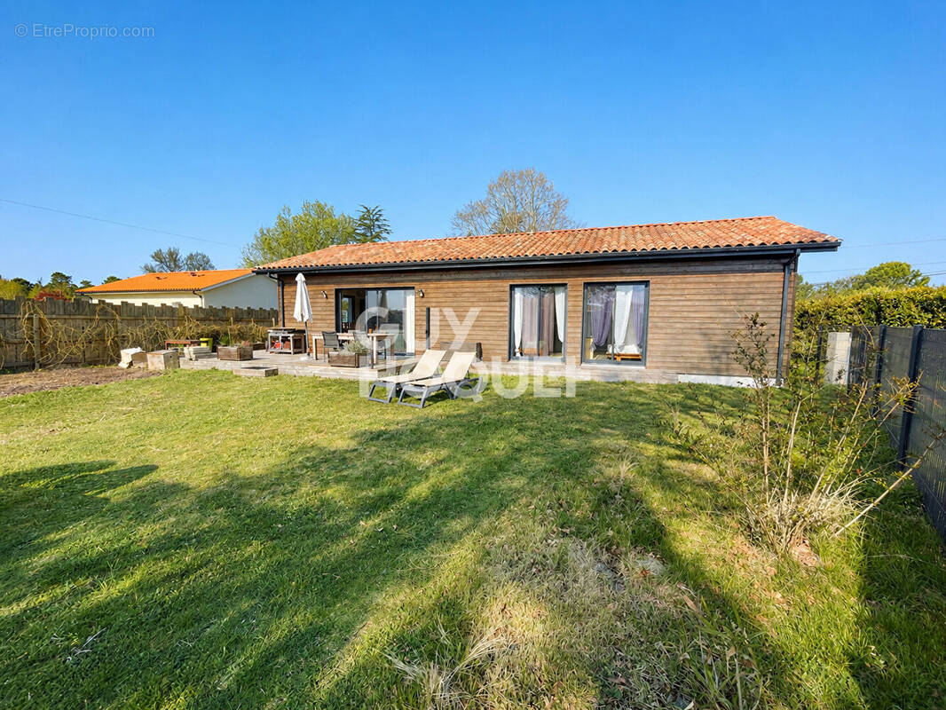 Maison à PARENTIS-EN-BORN