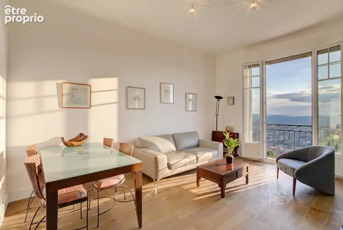 Vue panoramique sur la Côte d’Azur pour cet appartement de caractère - photo 13