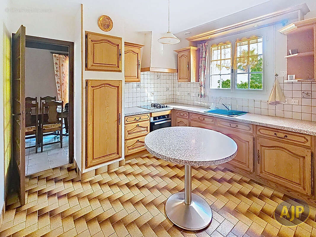 Maison Lucon 6 pièce(s) 127 m2 - photo 8