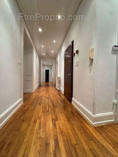Appartement HAUSSMANNIEN de type T6 avec garage - photo 4