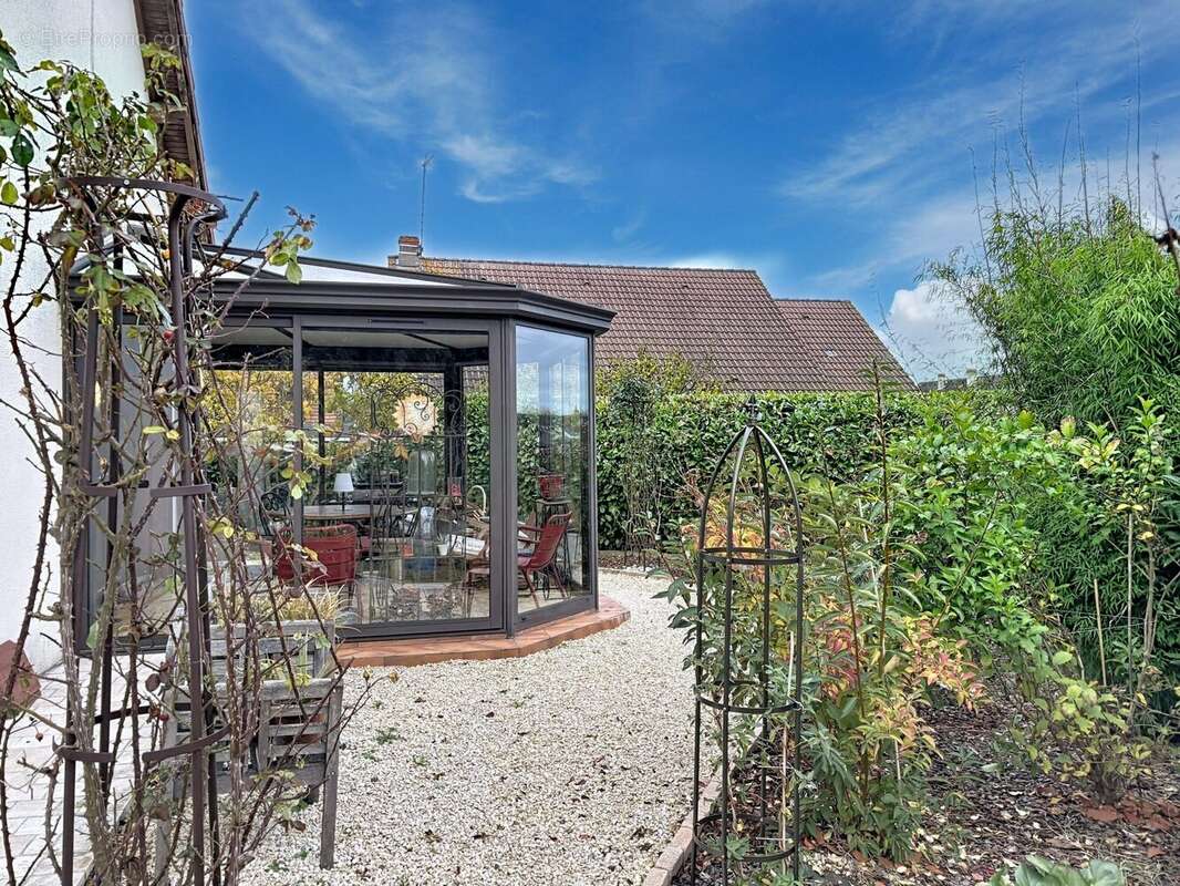 Maison à LA CHAUSSEE-SAINT-VICTOR