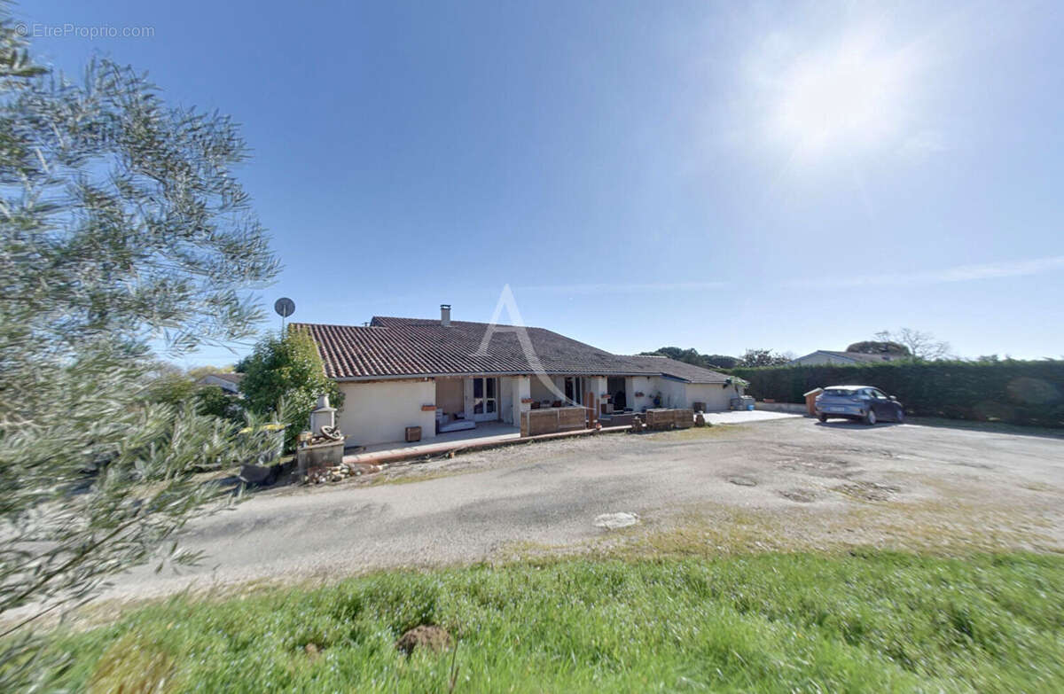 Maison à MONTBARTIER