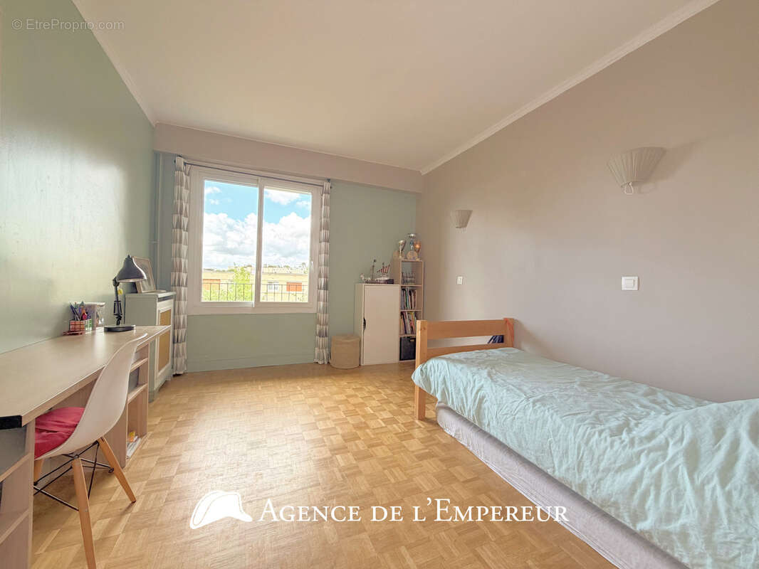 Appartement à SURESNES