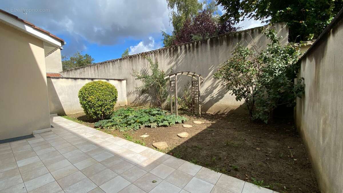 Maison à CAILLOUX-SUR-FONTAINES