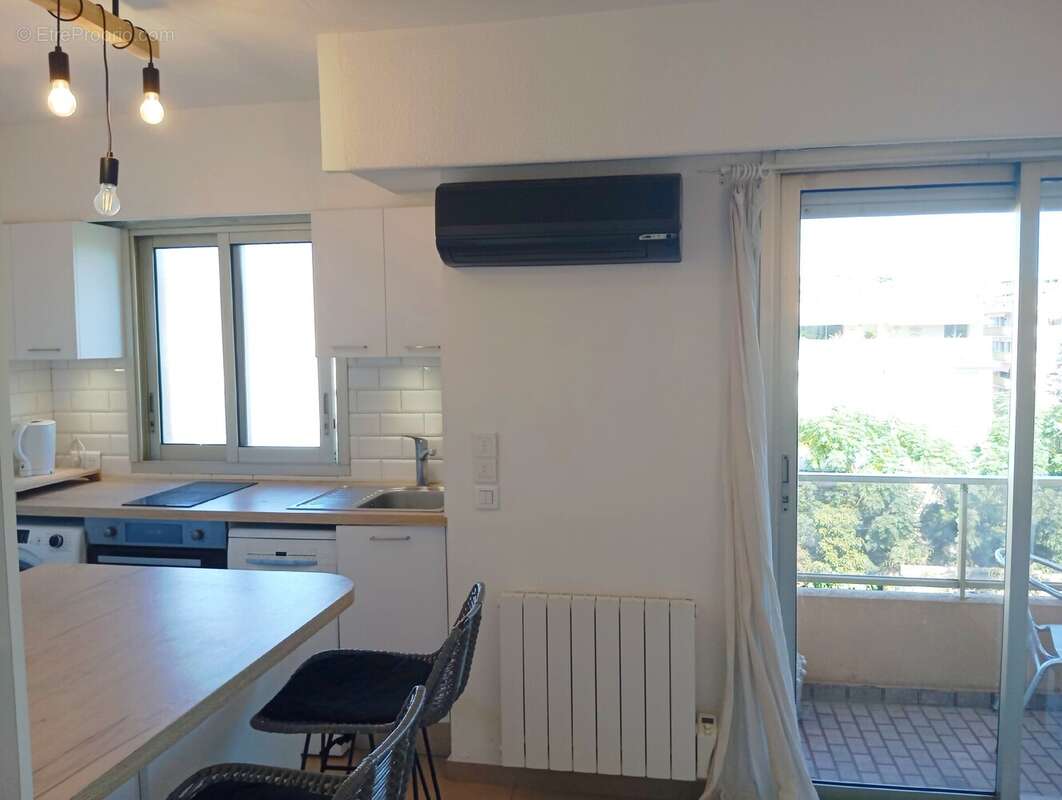 Appartement à SAINT-LAURENT-DU-VAR