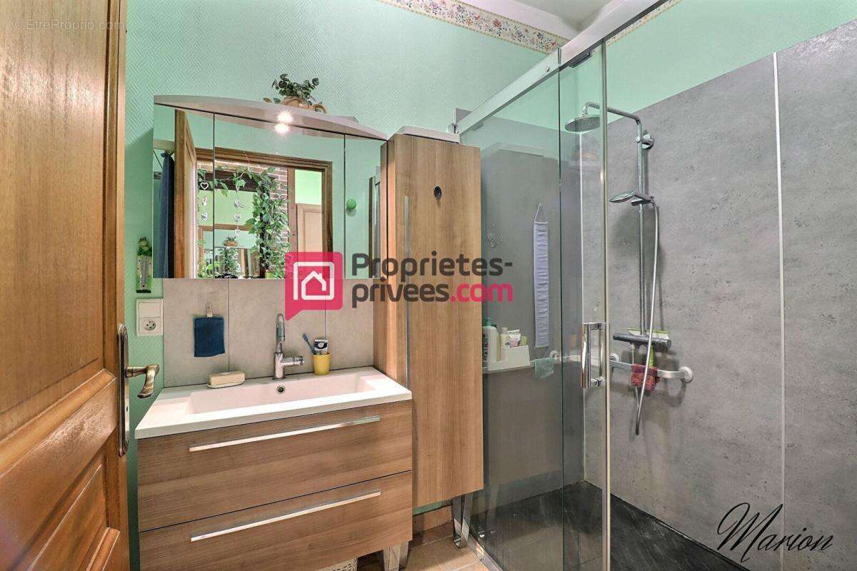 Maison à MAIGNELAY-MONTIGNY