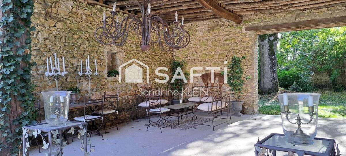 Maison 192 m² à Chateau-Landon  - photo 2