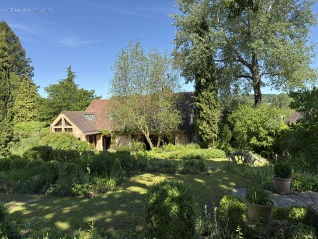 Val Saint-Germain 91530. 45 KM DE PARIS – Propriété rare sur 9788 M², Belle maison 157 m² avec 5 chambres. DPE /D - photo 5