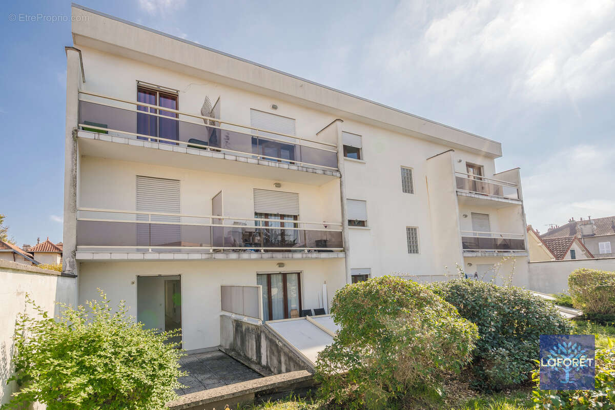 Appartement à LES PAVILLONS-SOUS-BOIS