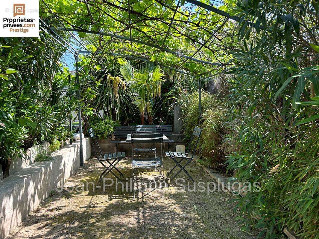 Maison à SAINT-CYR-SUR-MER