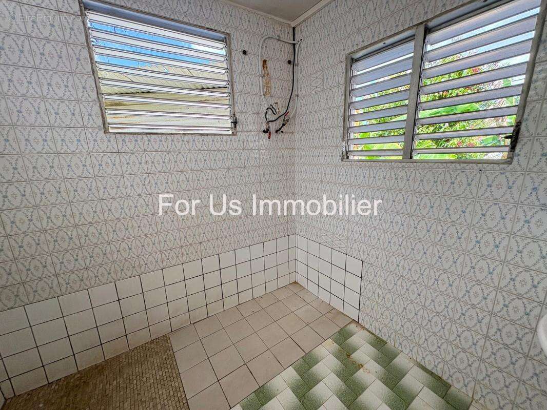 Maison à LES ABYMES