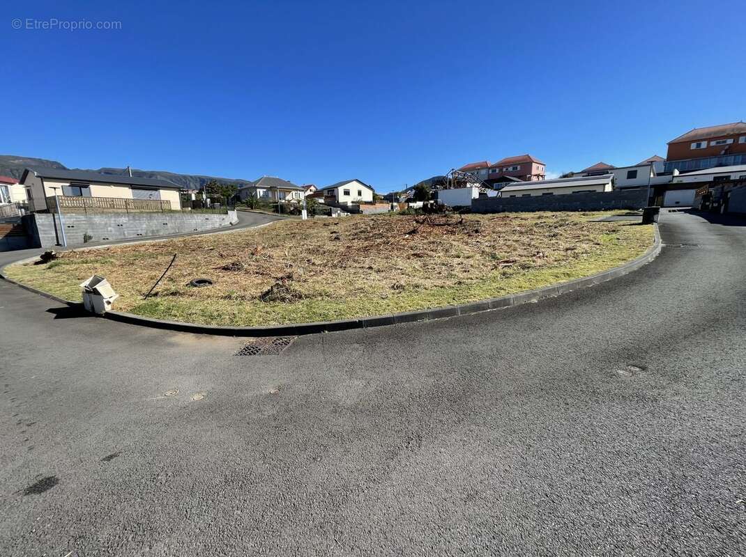 Terrain à SAINT-PIERRE