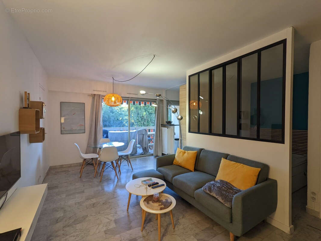 Appartement à VALLAURIS