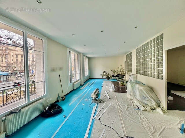 Commerce à PARIS-6E