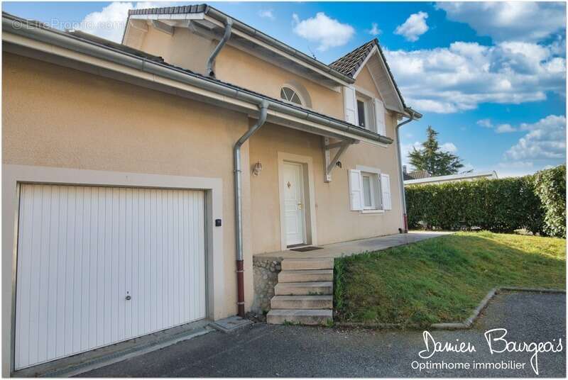 Maison à SAINT-GENIS-POUILLY