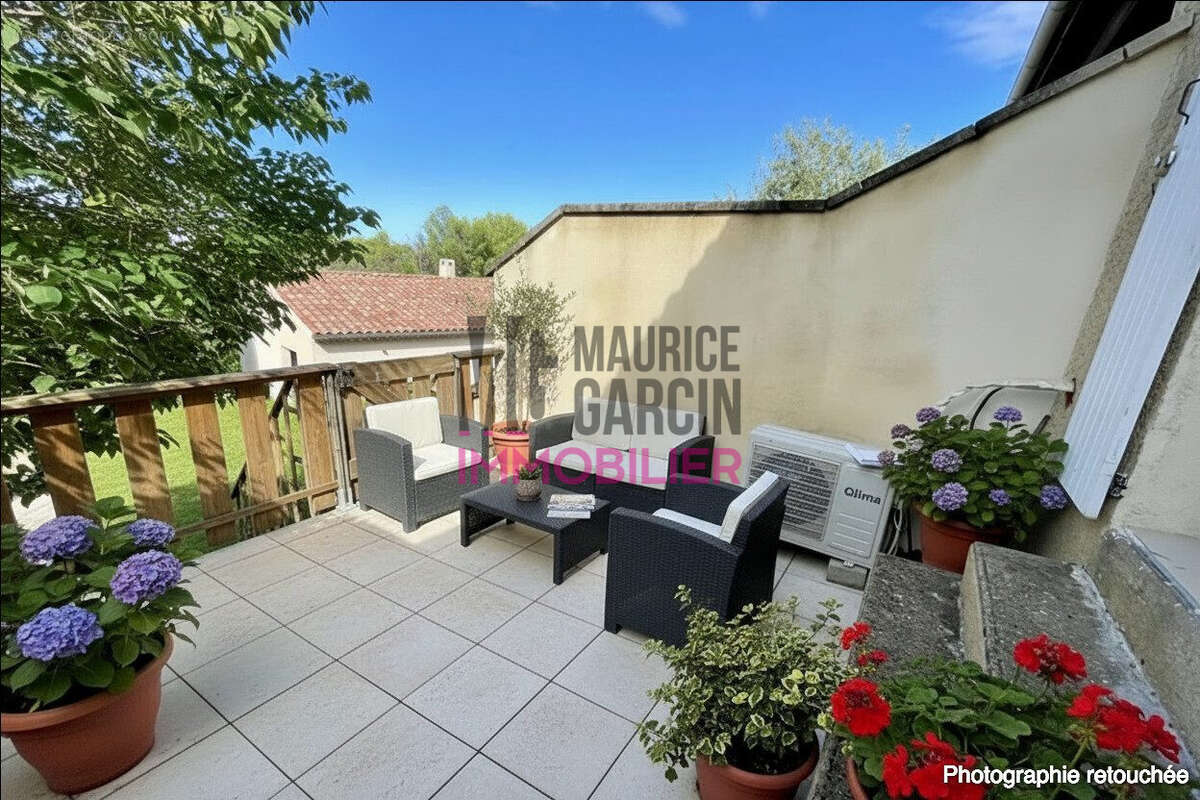 Maison à VENASQUE