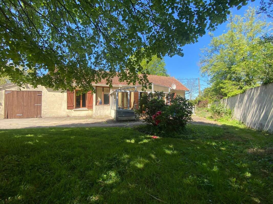 Maison à CHAUMOT