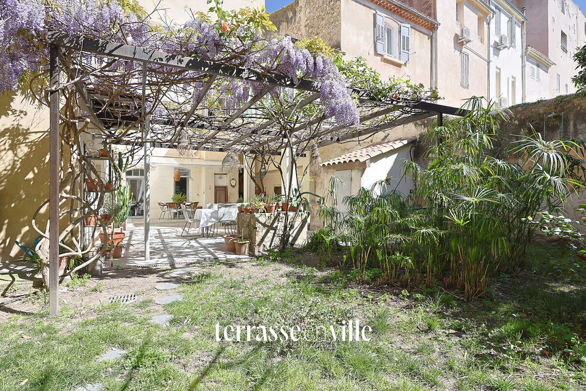La ciotat   centre historique - grand duplex - t9 - 192 m2   5 ch - parcelle 350m2 - parking - 1 250 000€ - photo 16