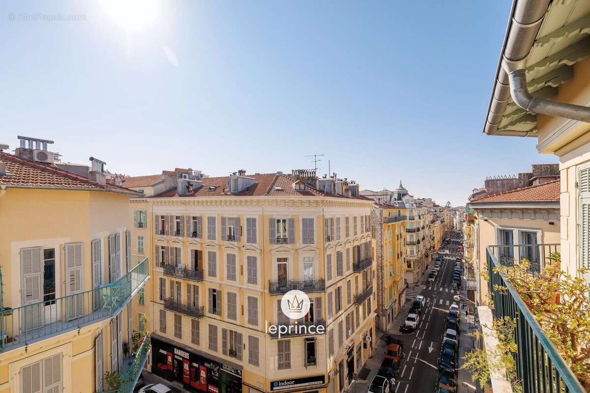 Nice Centre ville : 3/4 Pièces Traversant - DERNIER ÉTAGE - Balcon - photo 3