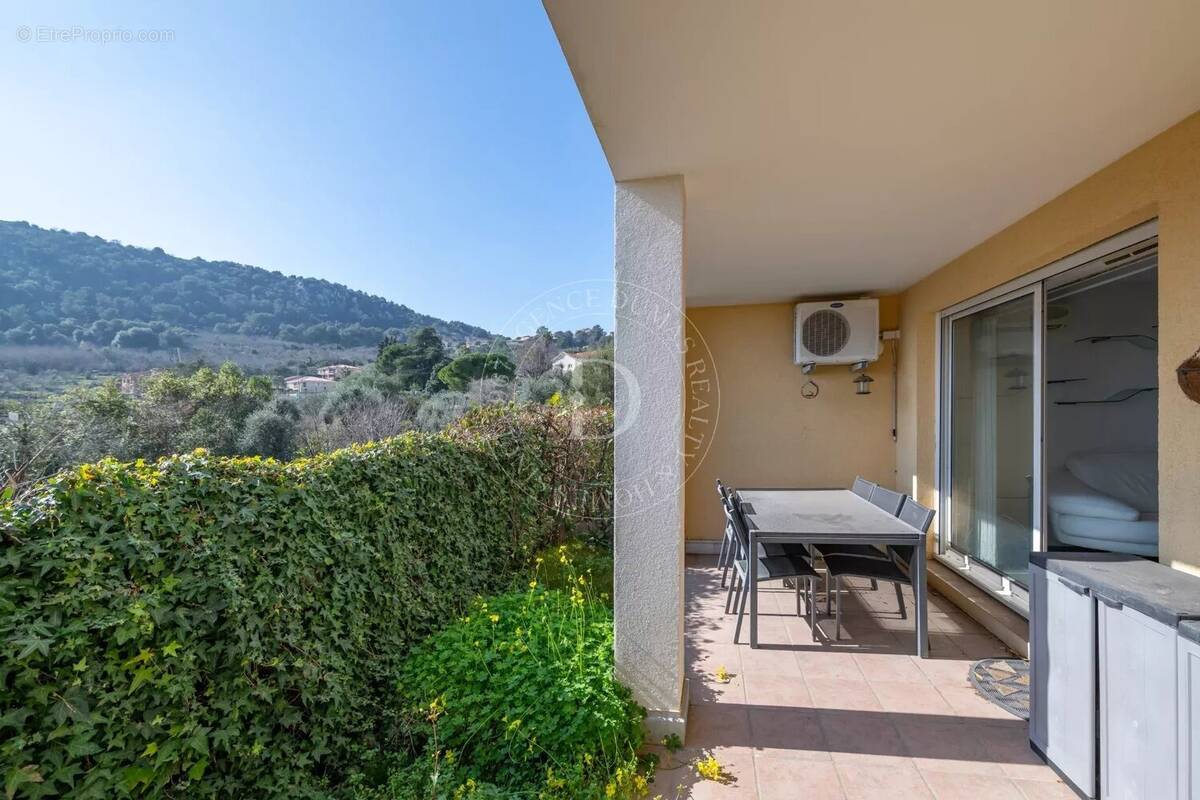Appartement à EZE