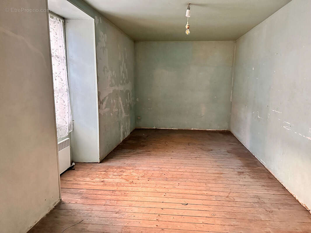 Maison à IVOY-LE-PRE