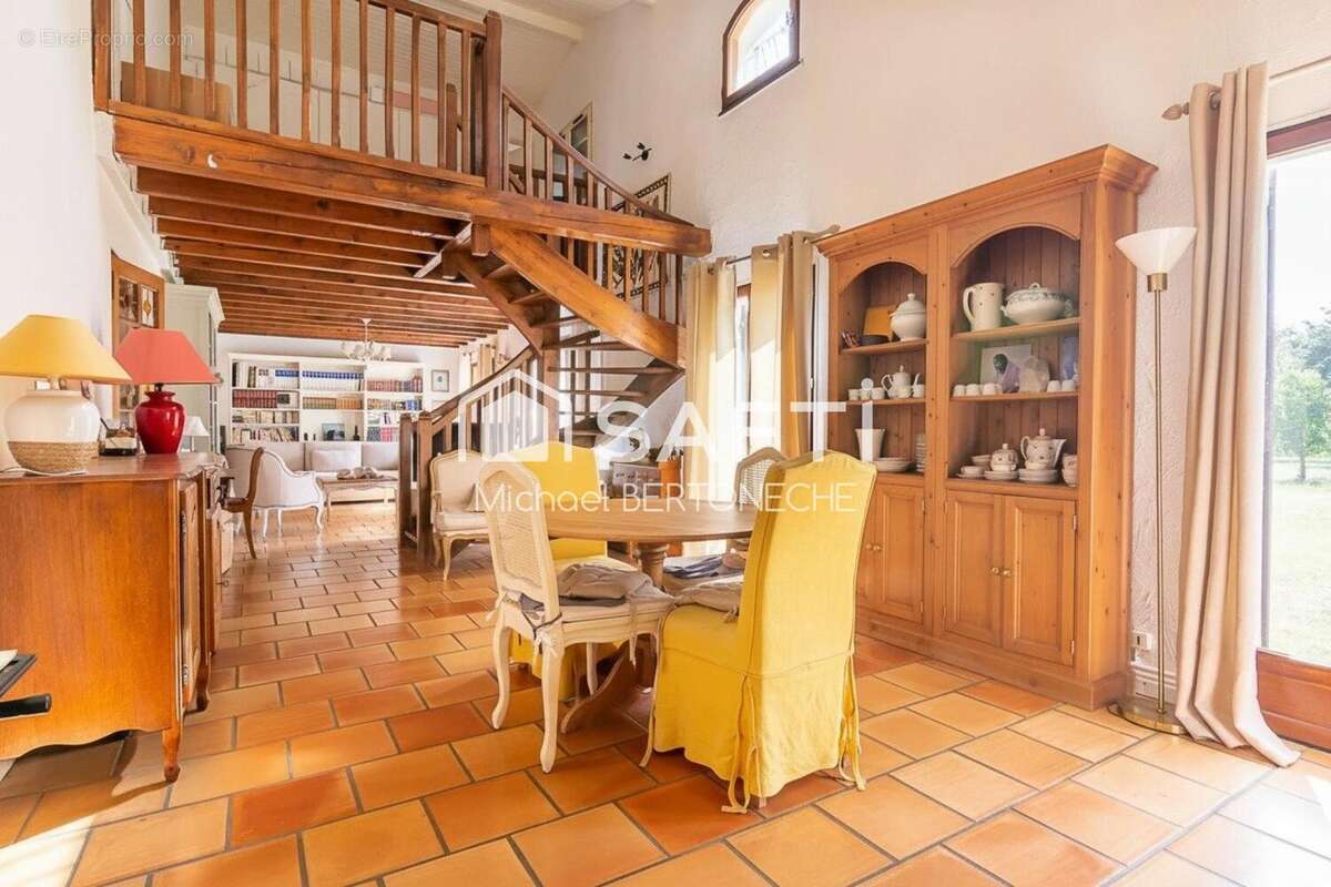 Maison 142 m² à La Lande-De-Fronsac  - photo 4