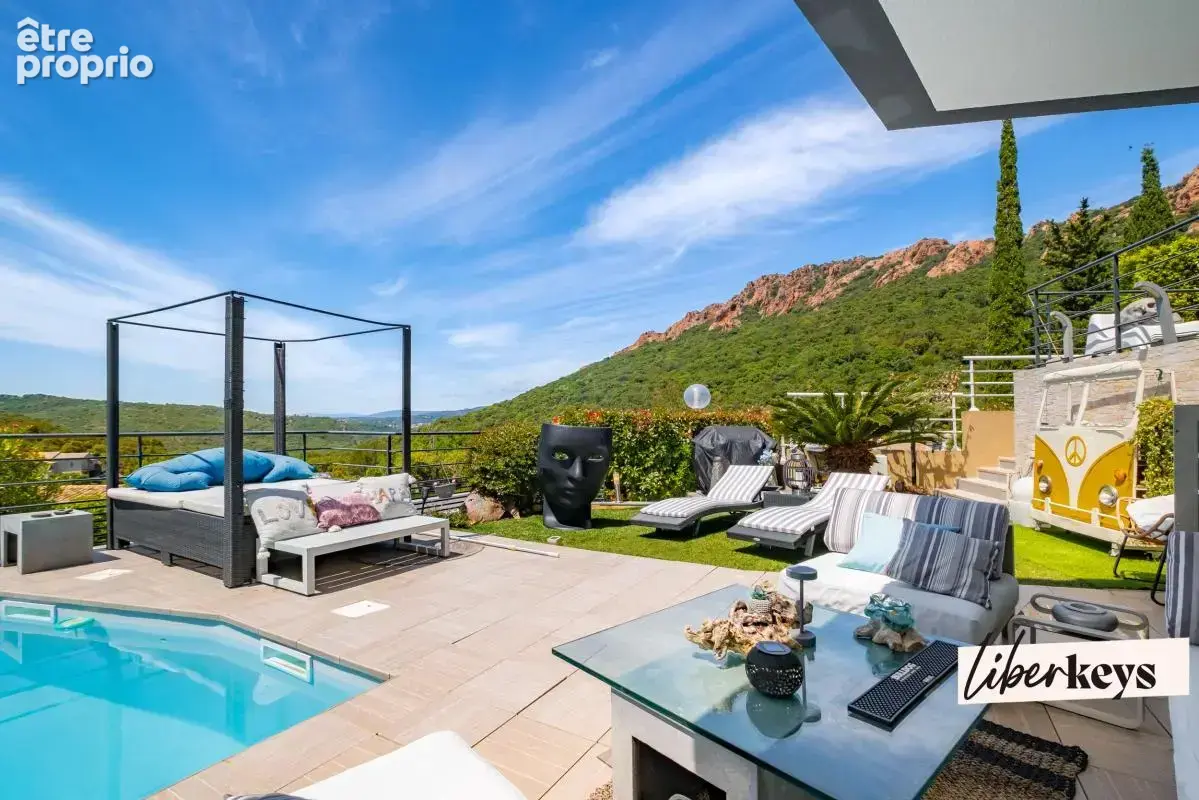Agay - Villa contemporaine - 6 pièces - Vue dominante et exceptionnelle sur l'Esterel - photo 3