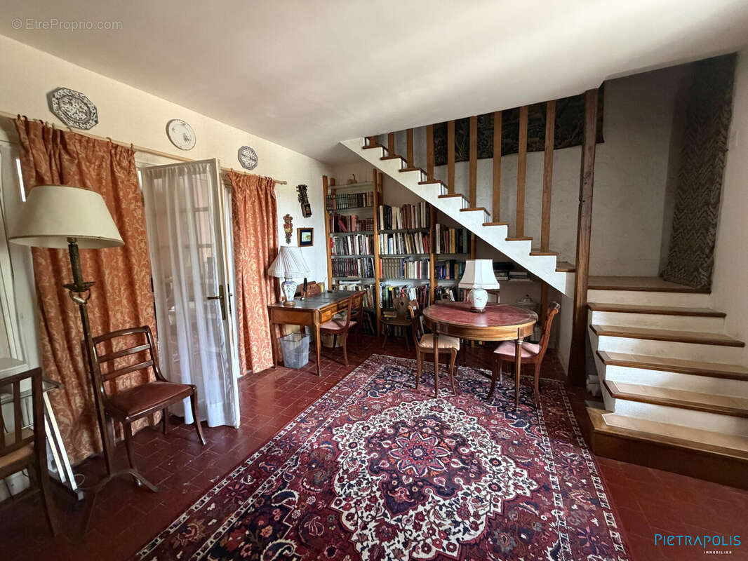 Maison 334 m² à Buxy  - photo 8