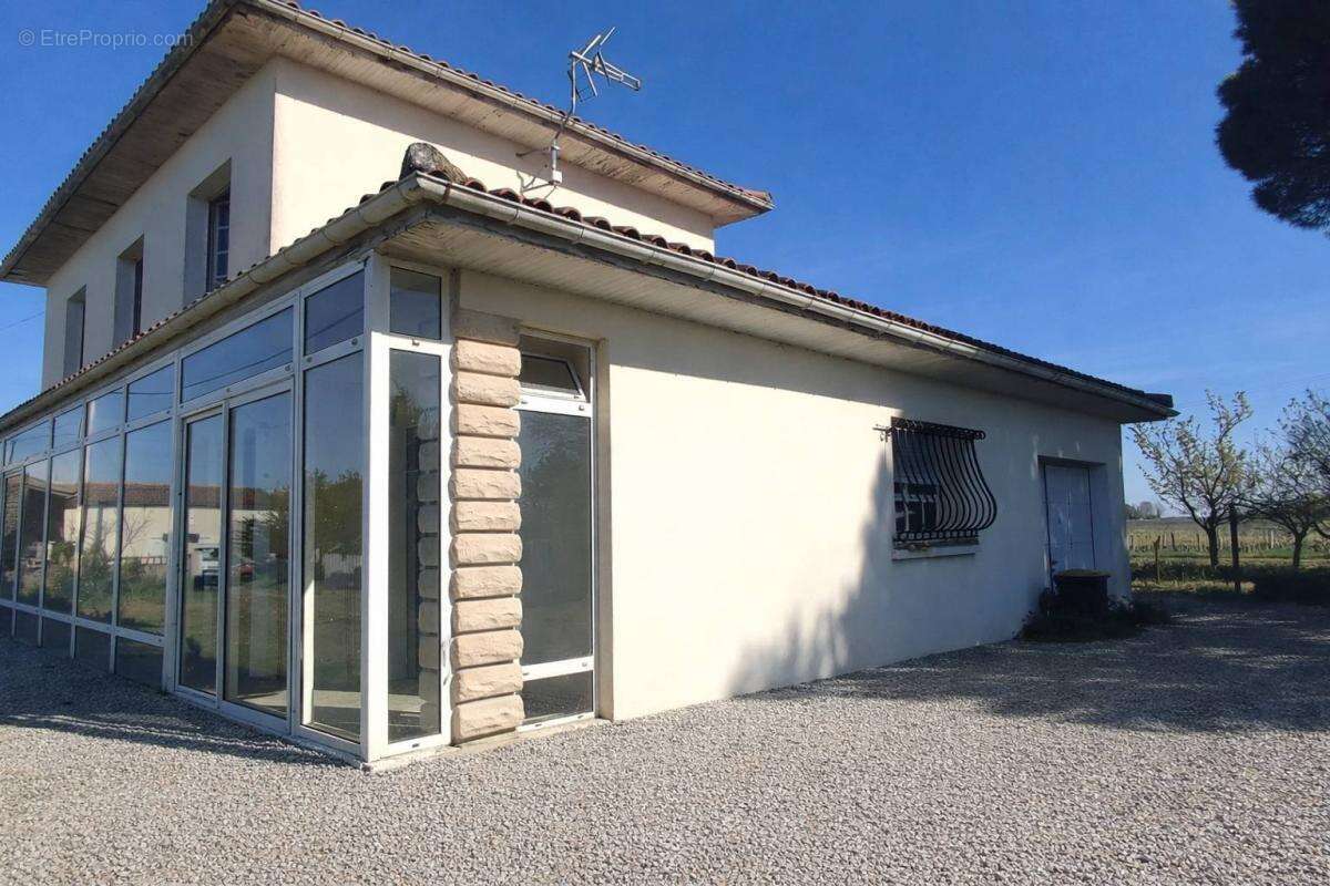 Maison avec chais et grand terrain - photo 2