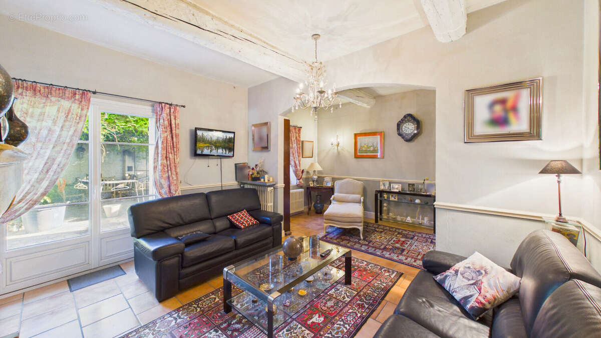 Maison 8 pièces de 214 m² sur 1556 m² de terrain avec studio, piscine et garage - photo 6