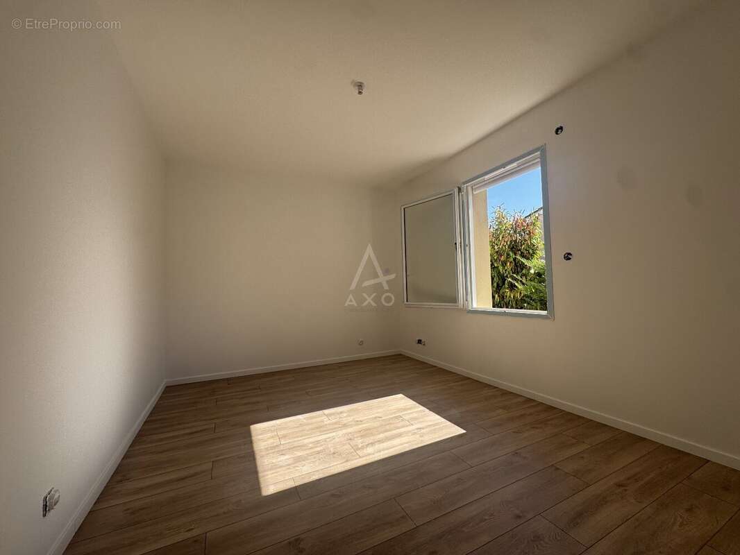 LARUSCADE  Maison neuve de 115 m², 3 chambres, garrage, jardin sans vis-à-vis - photo 6