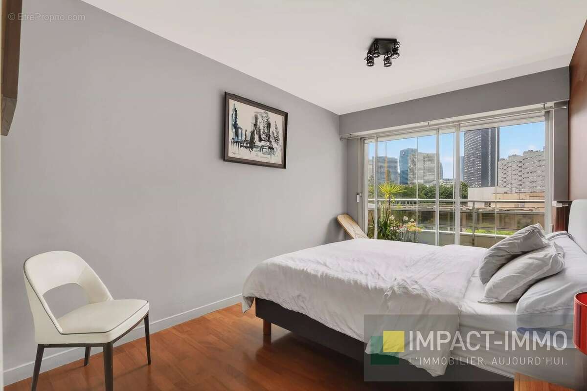 Appartement à COURBEVOIE