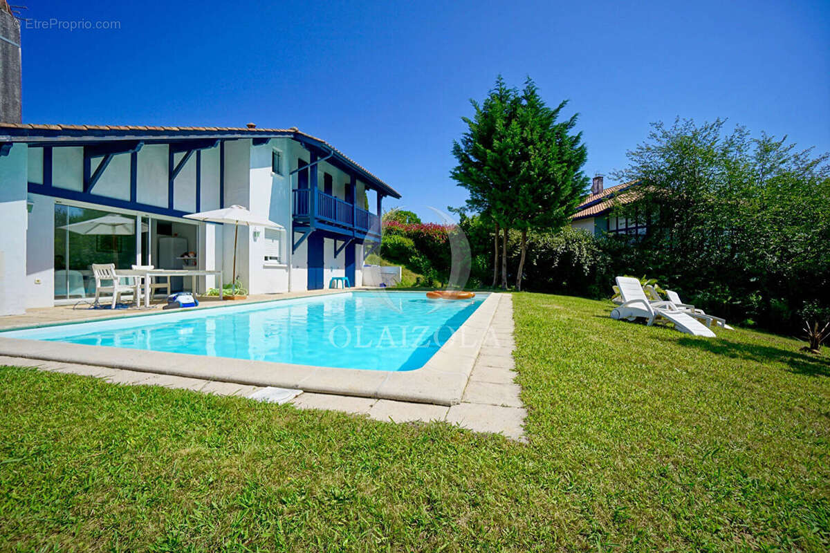 BASSUSSARRY - Maison avec piscine et accès golf dans environnement calme. - photo 2