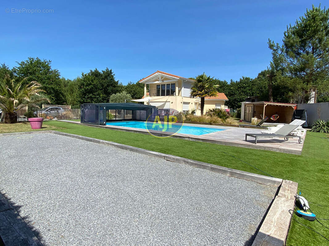 Maison à VENDAYS-MONTALIVET