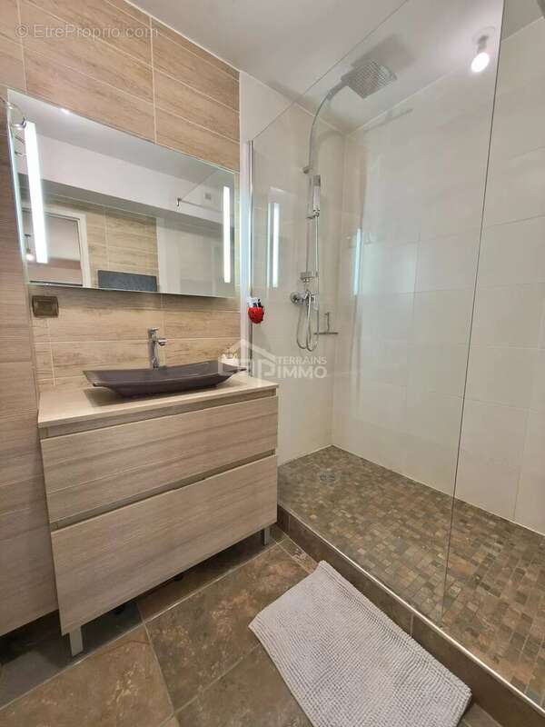 Appartement à REYVROZ