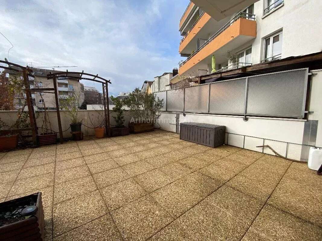 Appartement à SAINT-MARTIN-D'HERES