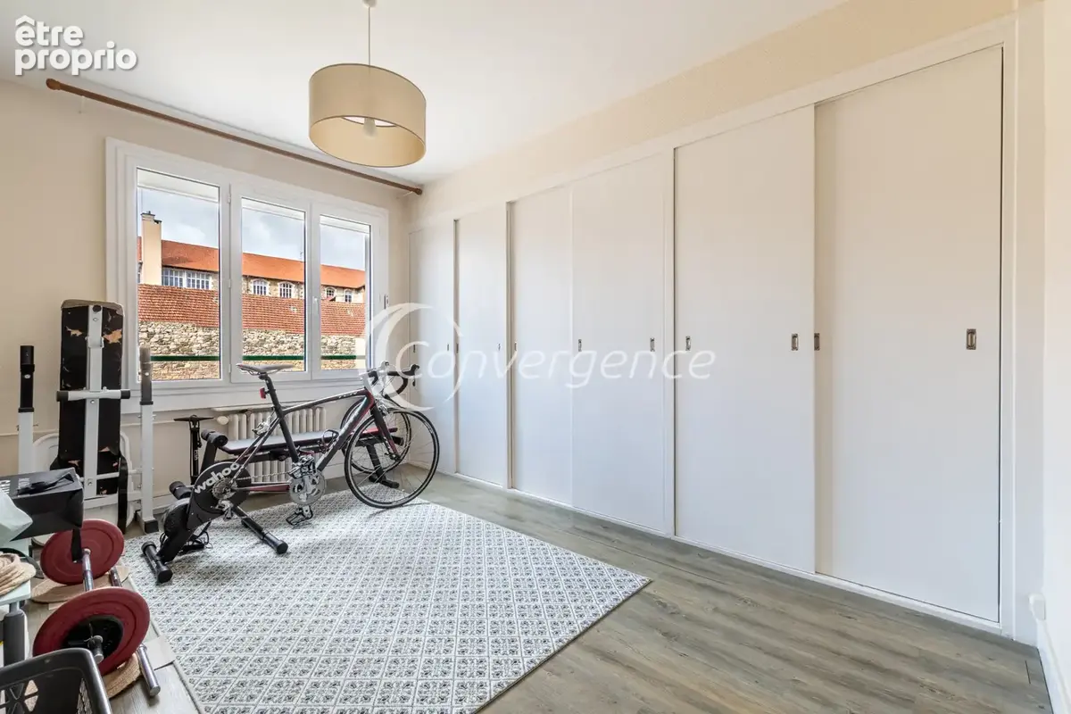 Appartement T5 avec double garage, balcon, ascenseur et cave - hypercentre - photo 8