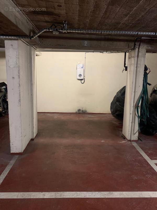 Parking à PARIS-12E