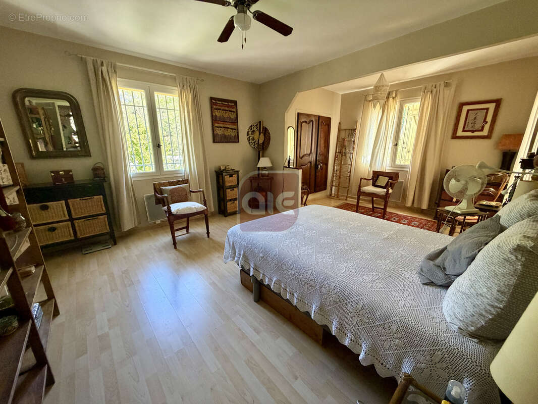 EXCLUSIVITÉ A.I.E.: Sur une parcelle piscinable de 2243 m2, Villa familiale de plus de 150 m2 habitables - photo 13