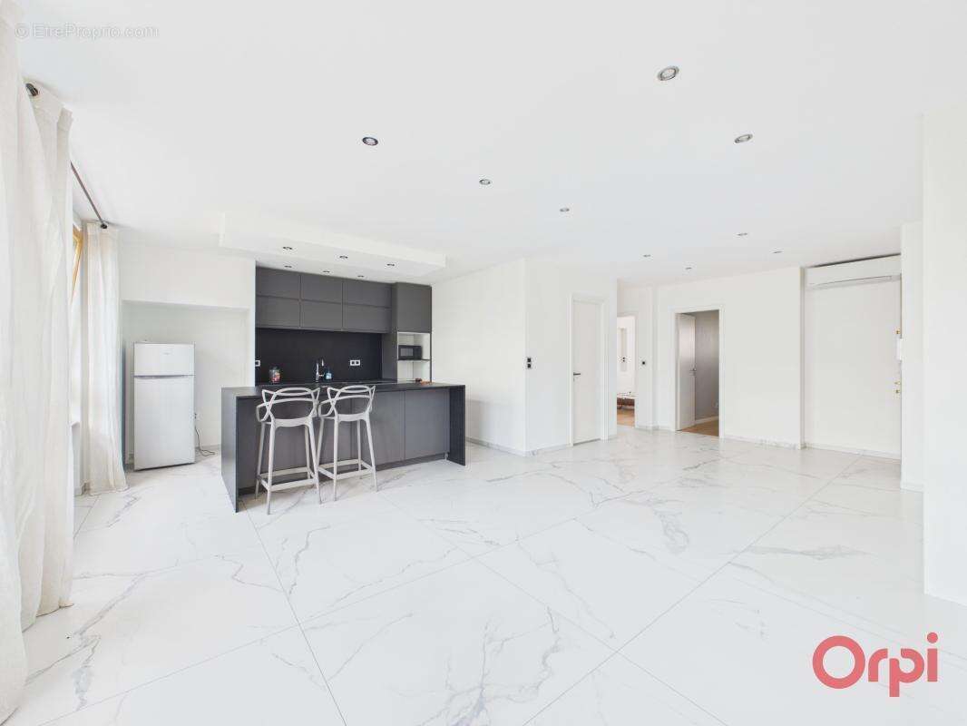 Appartement À Vendre - photo 3