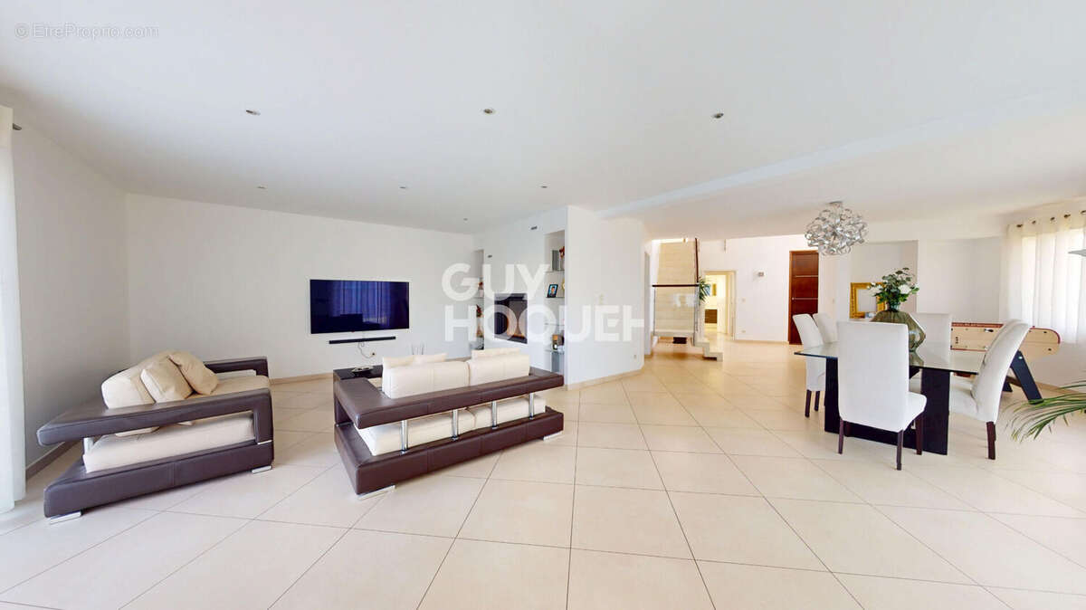 Maison à SAINT-CYR-SUR-LOIRE