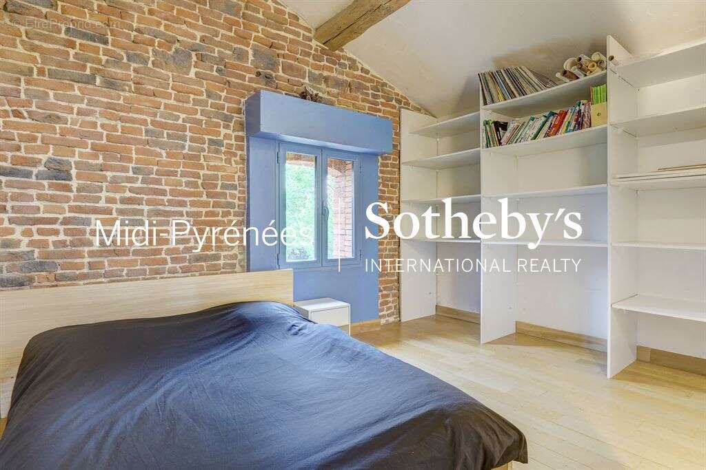 Maison à SAINT-PIERRE-DE-LAGES