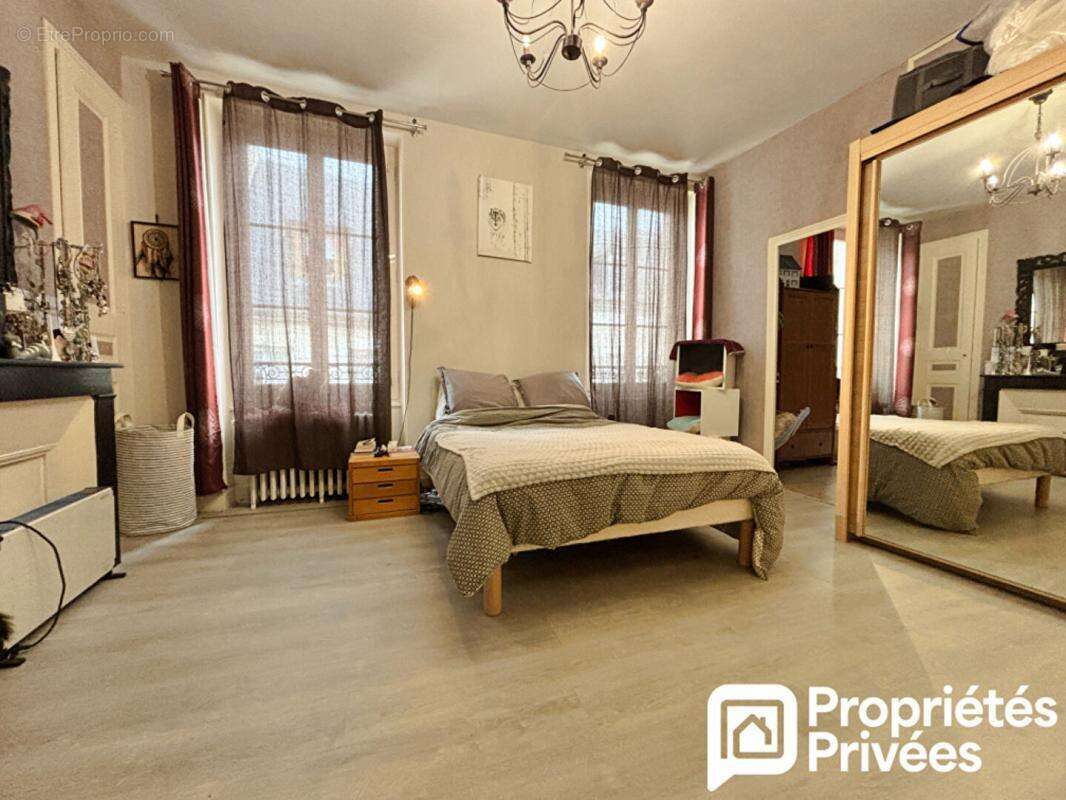 Maison à MEHUN-SUR-YEVRE