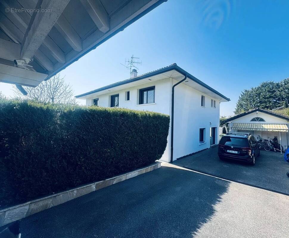 Maison à VETRAZ-MONTHOUX