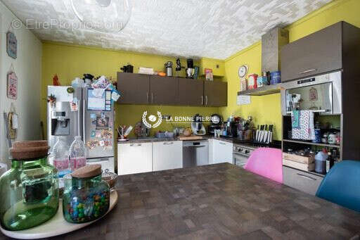 Commerce à L'ISLE-SUR-LA-SORGUE